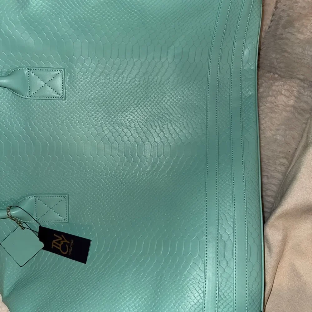 Tote&Carry  APOLLO 1 DUFFLE BAG IN Tiffany nwt